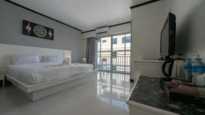 발코니가 있는 디럭스 더블룸 또는 트윈룸 — Issara Hotel Patong