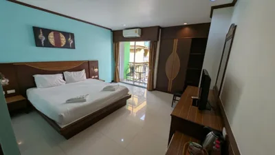 발코니가 있는 더블룸 또는 트윈룸 — Issara Hotel Patong